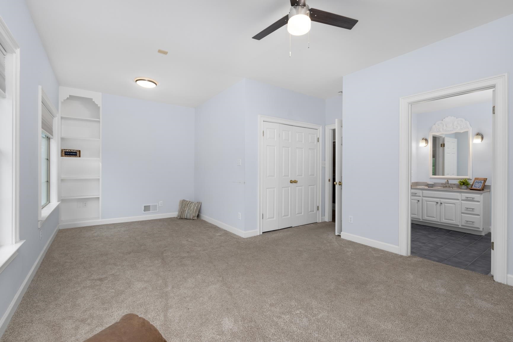 5798 North Sunset Point Memphis, TN 38135 - Photo 26 of 40 an empty room with a bathroom