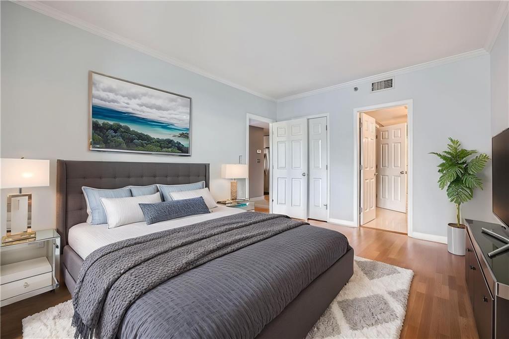 3481 Lakeside Drive Northeast, Unit 1107 Atlanta, GA 30326 - Photo 25 of 35 a bedroom with bed and a painting on the wall