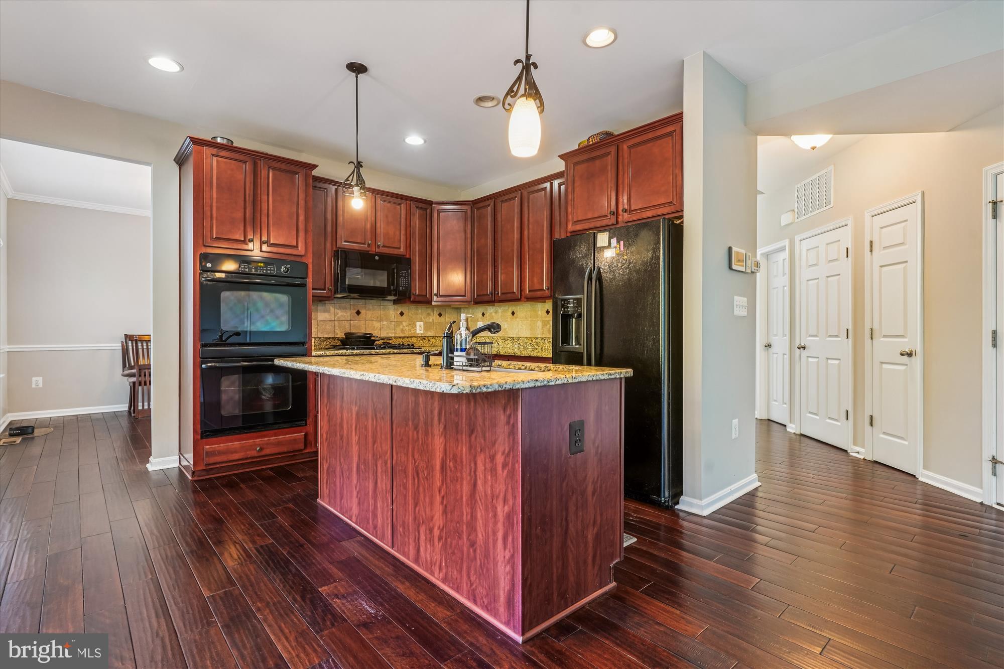 3318 Eagle Ridge Drive Woodbridge, VA 22191 - Photo 16 of 72 a kitchen with stainless steel appliances granite countertop a refrigerator a oven a sink and dishwasher with wooden floor
