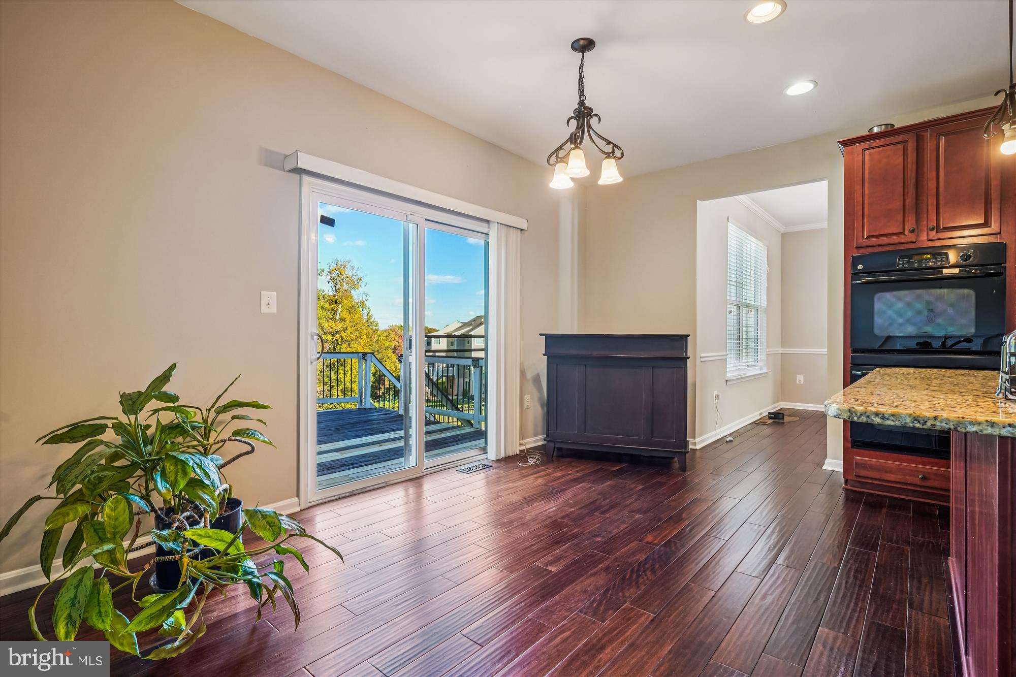 3318 Eagle Ridge Drive Woodbridge, VA 22191 - Photo 18 of 72 a living room with furniture and a potted plant