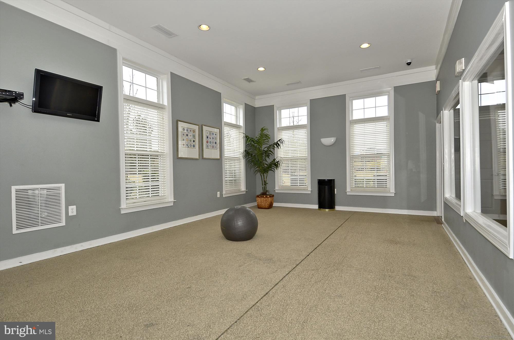 3318 Eagle Ridge Drive Woodbridge, VA 22191 - Photo 67 of 72 a view of livingroom with furniture and windows