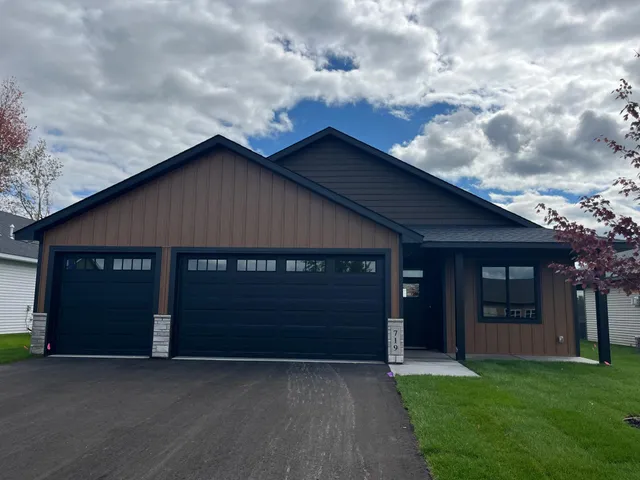 $454,900 | 719 Margaret Lane Northeast, Isanti, MN 55040