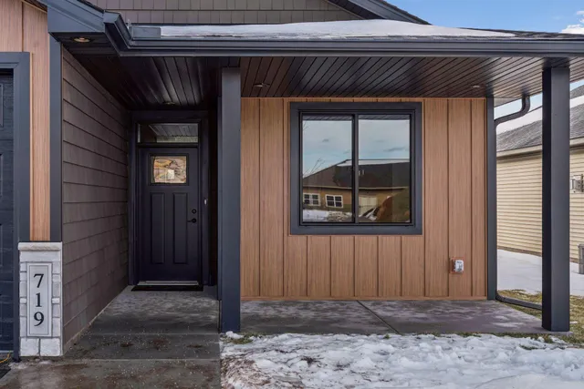 $454,900 | 719 Margaret Lane Northeast, Isanti, MN 55040