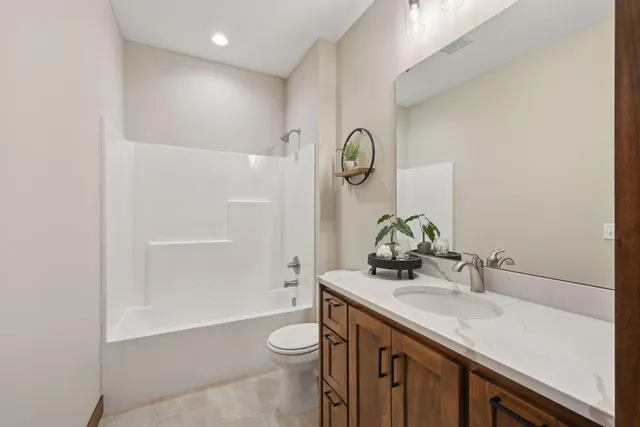 $454,900 | 719 Margaret Lane Northeast, Isanti, MN 55040