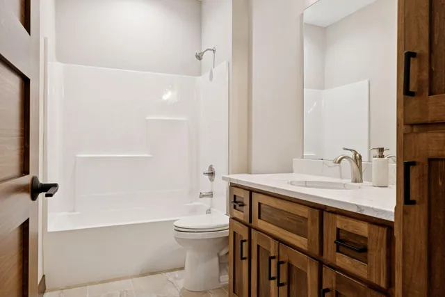 $454,900 | 719 Margaret Lane Northeast, Isanti, MN 55040