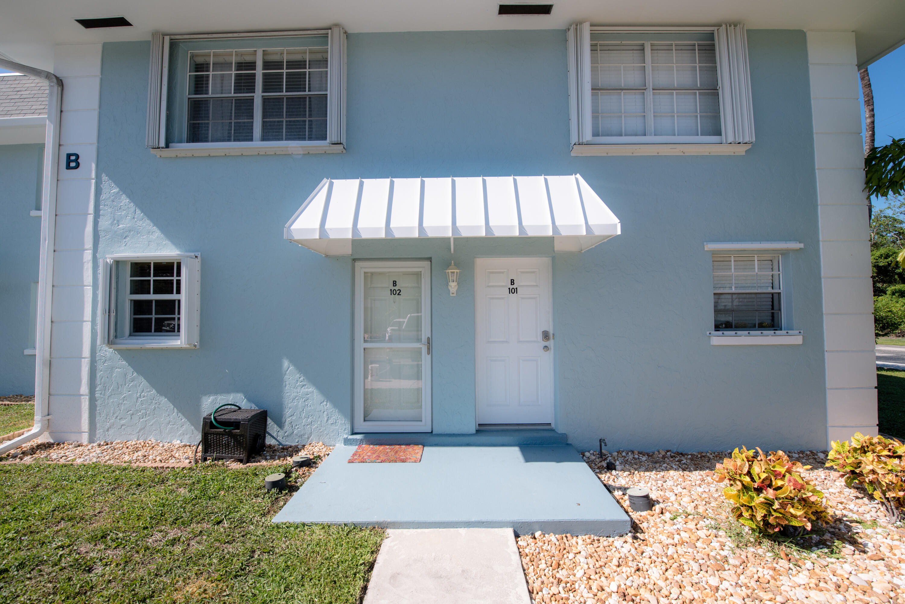 40 High Point Road, Unit B102 Tavernier, FL 33070 - Photo 5 of 27 a bed room with a bed and a window