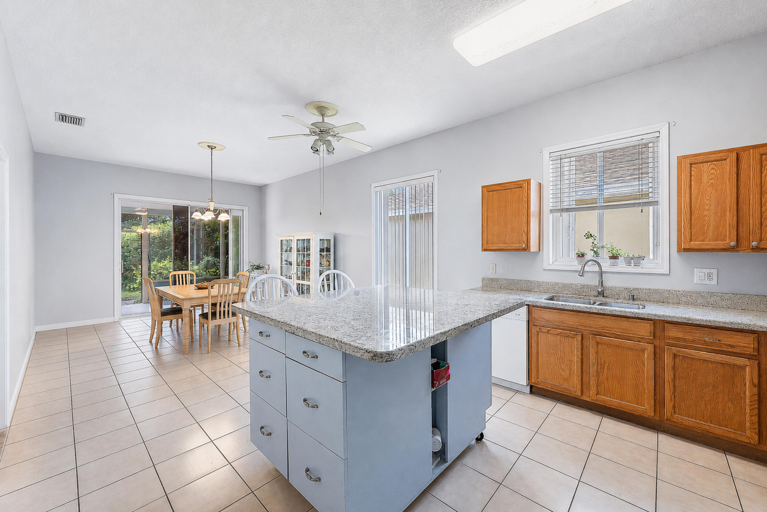 2522 Southeast Springtree Place Stuart, FL 34997 - Photo 5 of 13 Kitchen