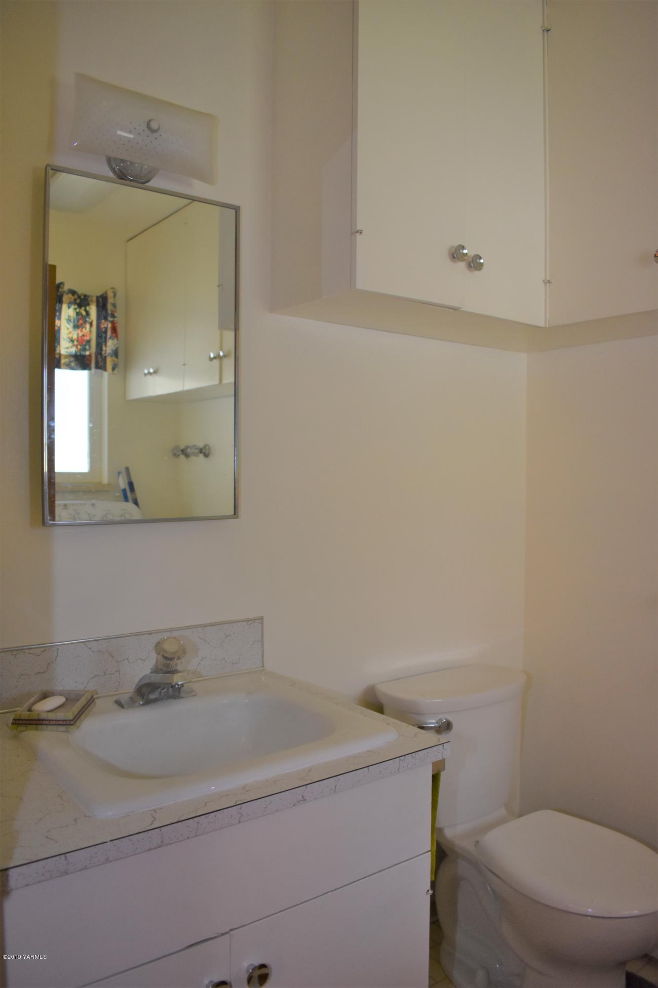 2641 Kays Road Wapato, WA 98951 - Photo 22 of 33 a bathroom with a sink a toilet and mirror