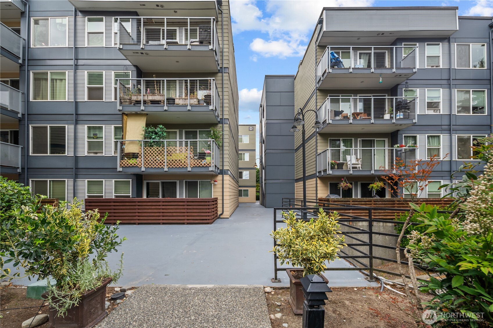 1311 12th Avenue South, Unit F401 Seattle, WA 98144 - Photo 3 of 40