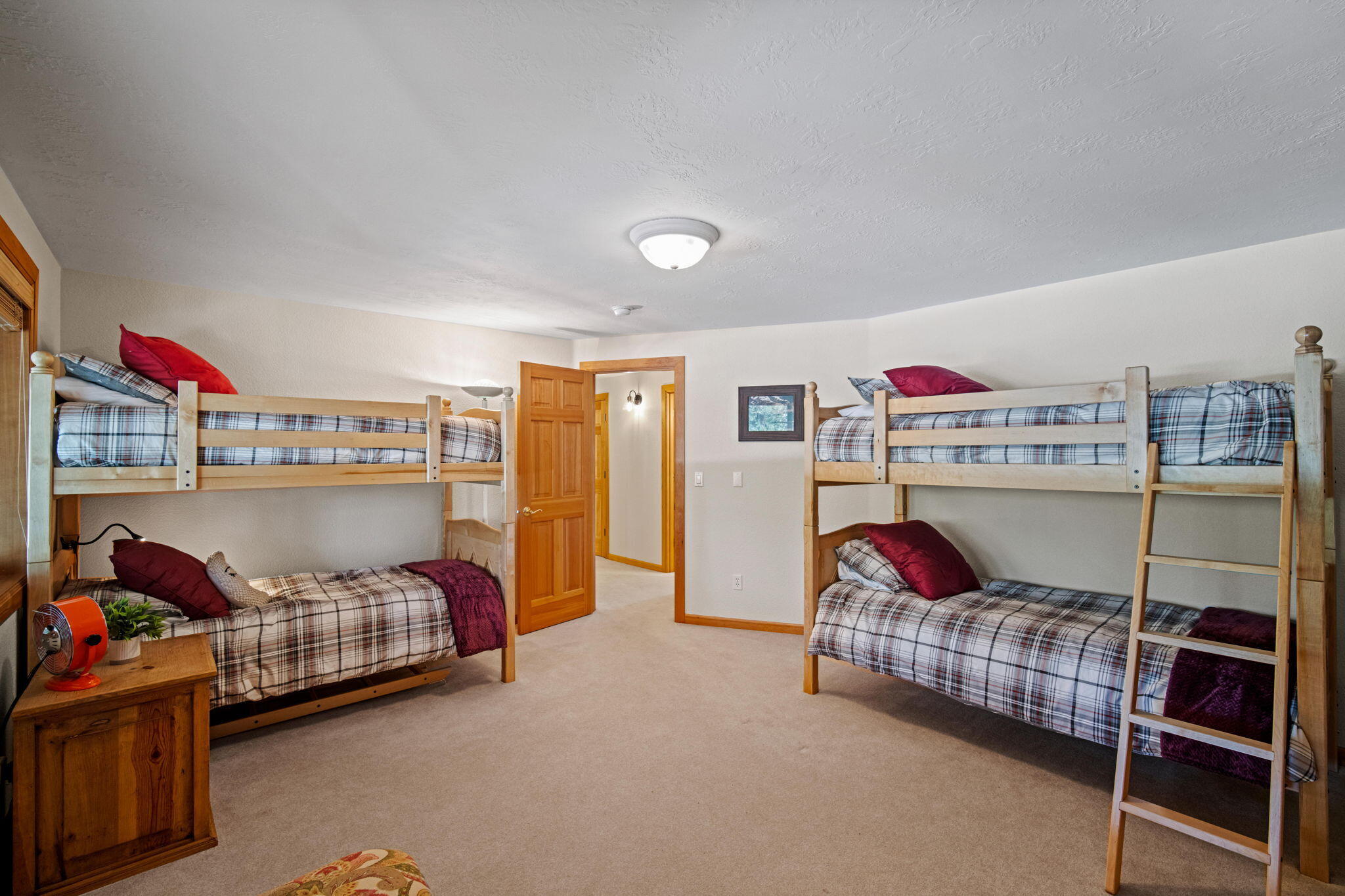 17948 Shadow Lane, Unit 7 Sunriver, OR 97707 - Photo 59 of 92 a bedroom with furniture and a couch