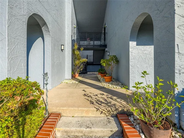 $2,600 | 6304 Grand Bahama Circle, Unit D, Tampa, FL 33615