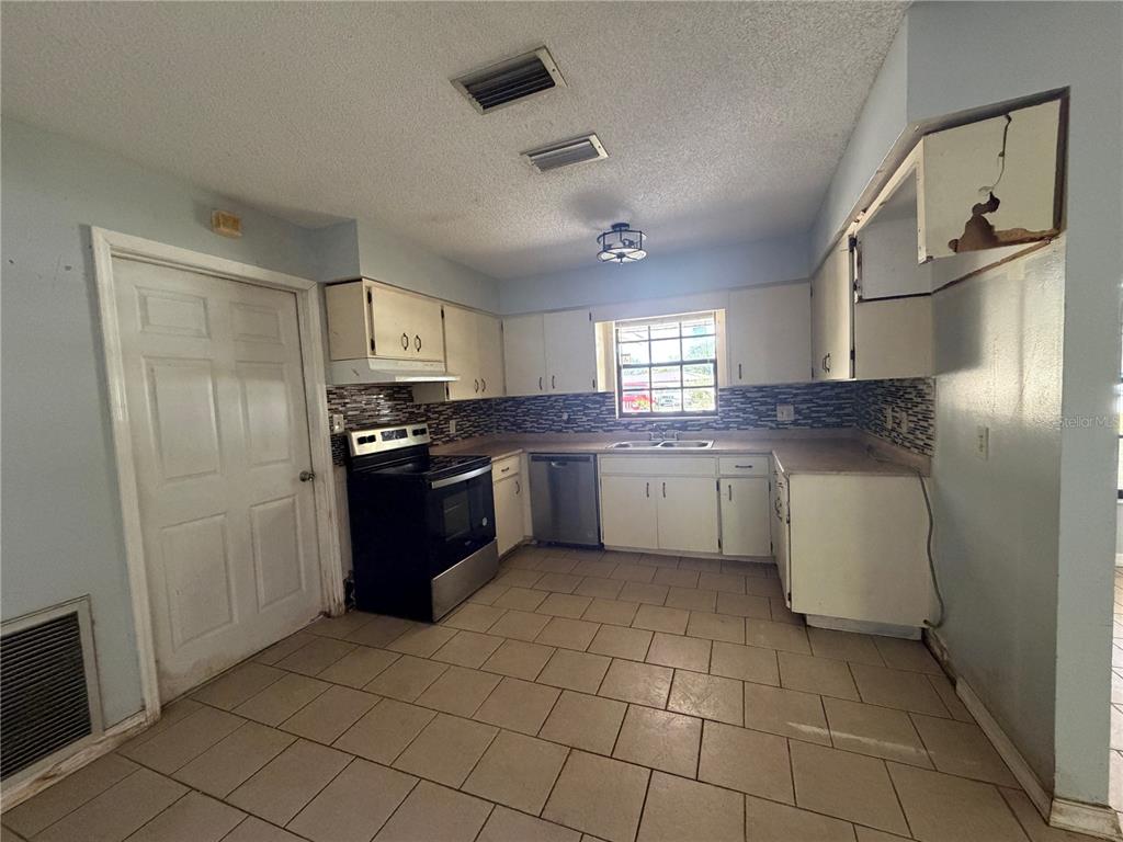 457 Water Road Ocala, FL 34472 - Photo 7 of 23