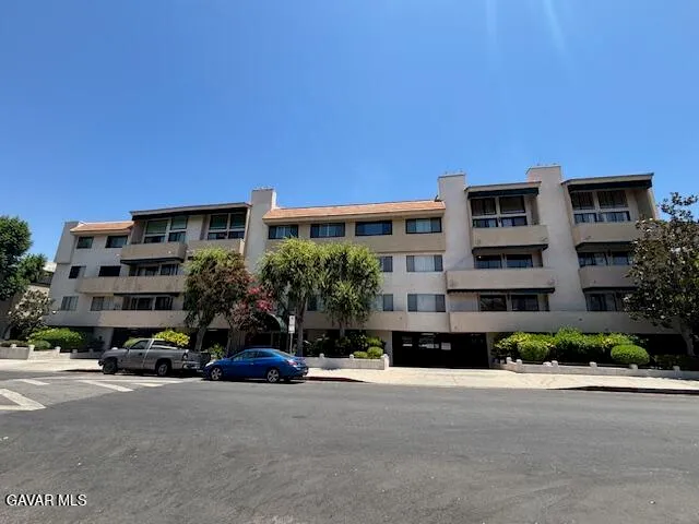 $495,000 | 5310 Zelzah Avenue, Unit 305, Encino, CA 91316