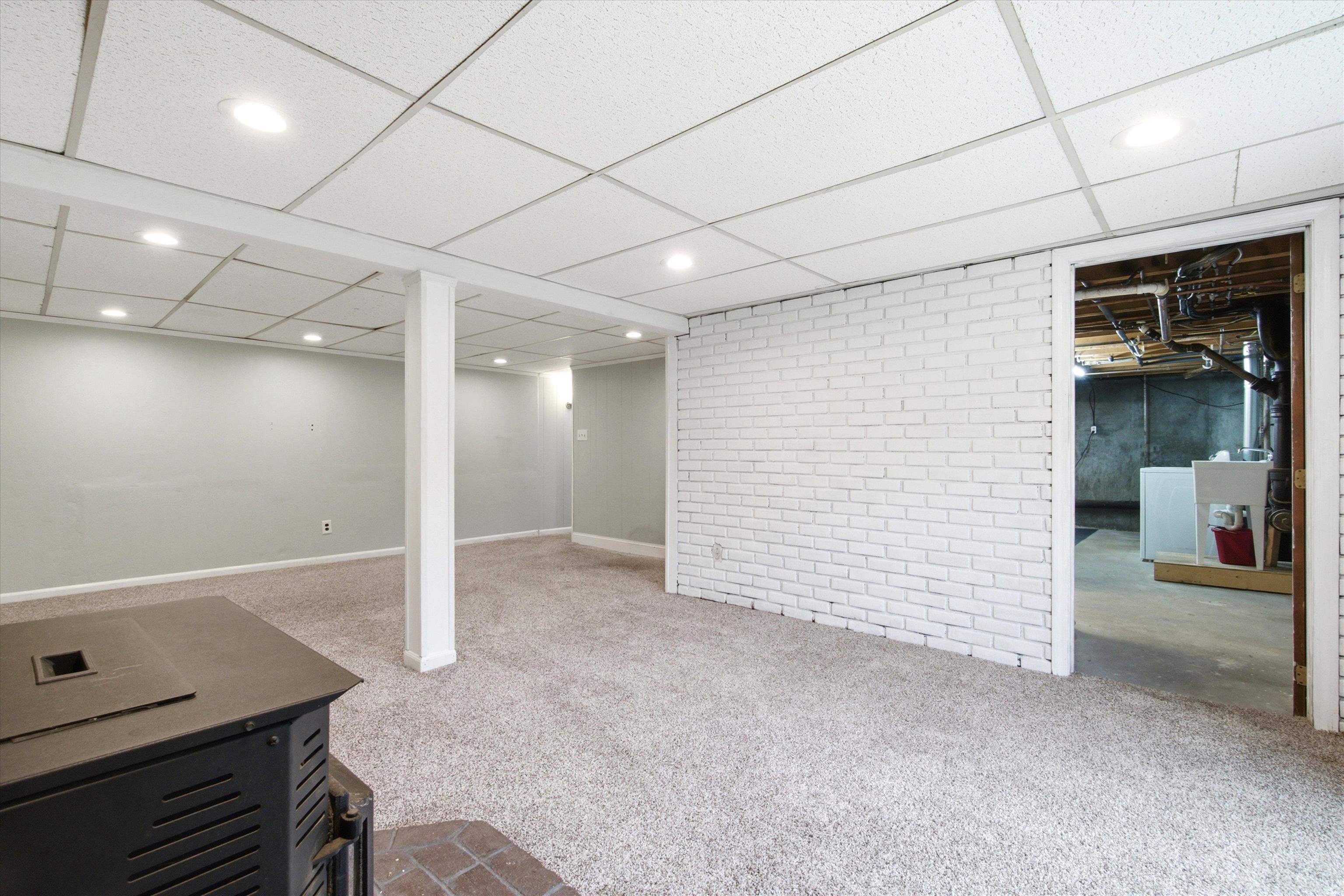 12 Bryant Road Nashua, NH 03062 - Photo 37 of 41