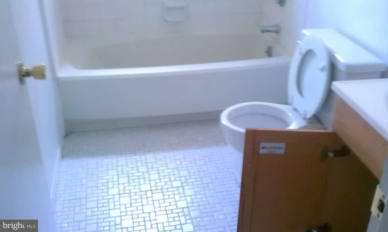 3926 Rolling Rd., Unit 7D Baltimore, MD 21208 - Photo 11 of 17 Bath