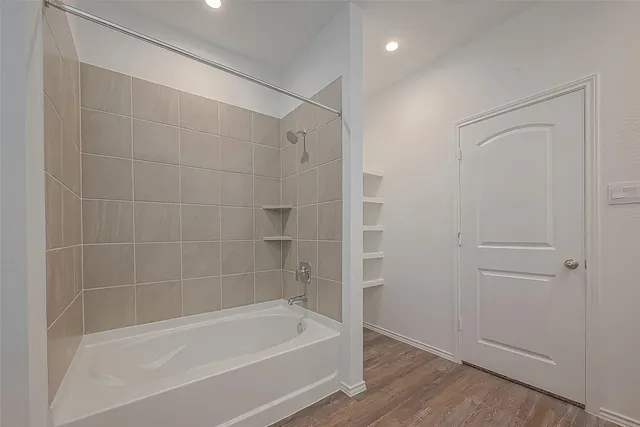 $2,350 | 5630 Avalon Woods Drive, Spring, TX 77373