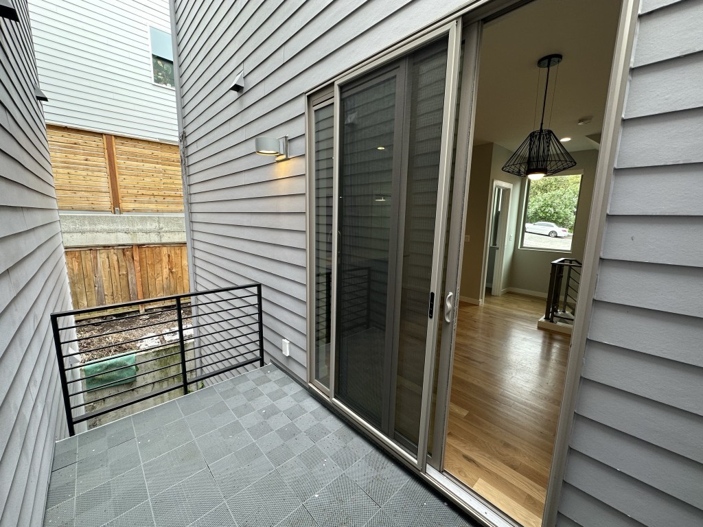 4325 Whitman Avenue North, Unit B Seattle, WA 98103 - Photo 15 of 29