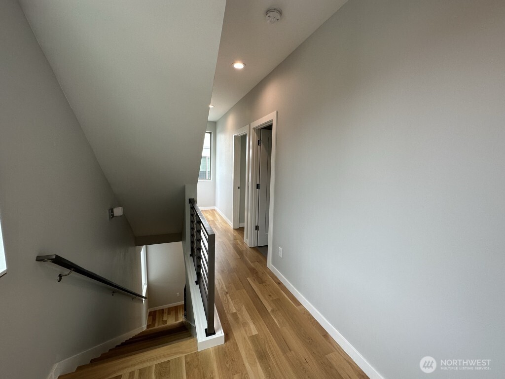 4325 Whitman Avenue North, Unit B Seattle, WA 98103 - Photo 18 of 29