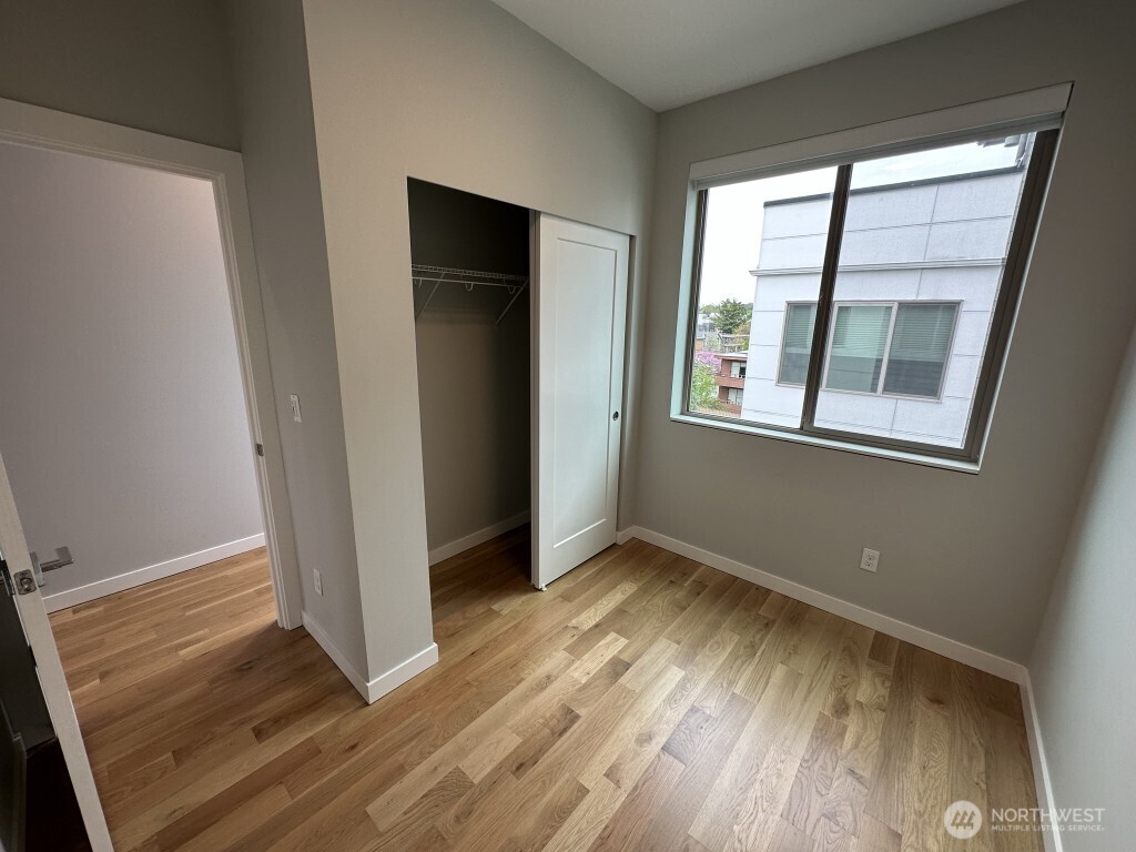 4325 Whitman Avenue North, Unit B Seattle, WA 98103 - Photo 25 of 29
