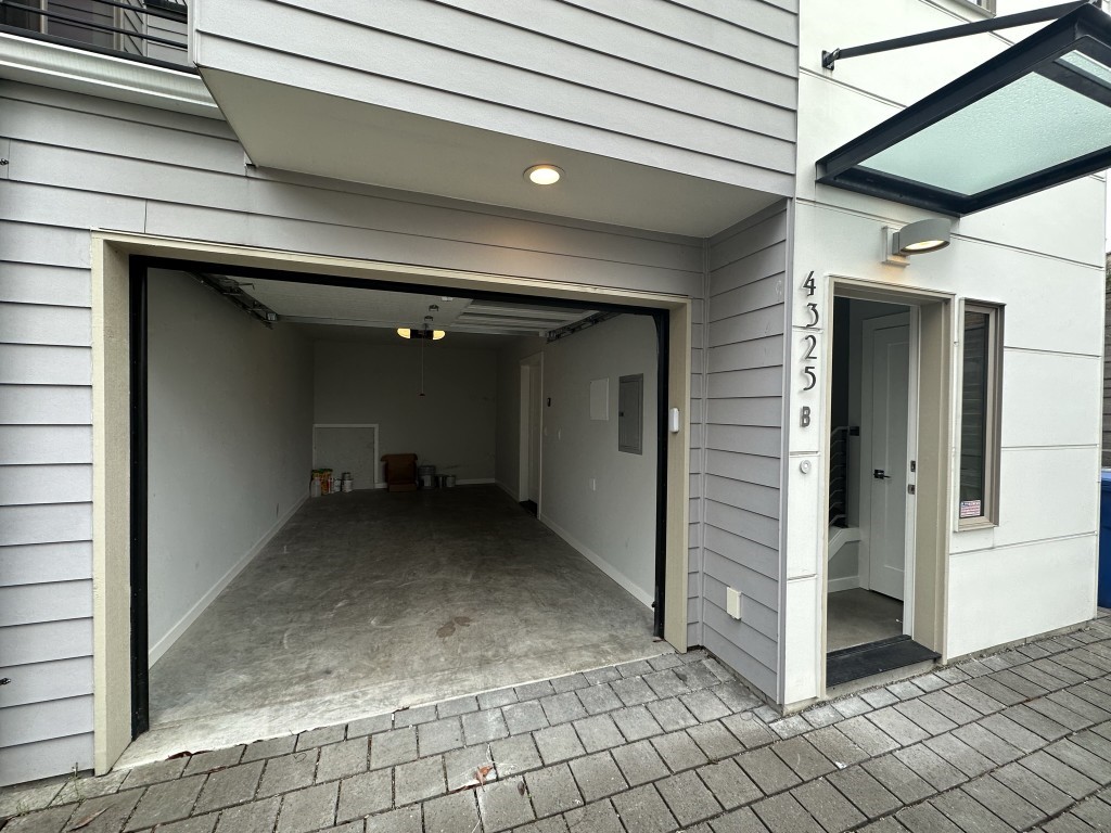 4325 Whitman Avenue North, Unit B Seattle, WA 98103 - Photo 3 of 29