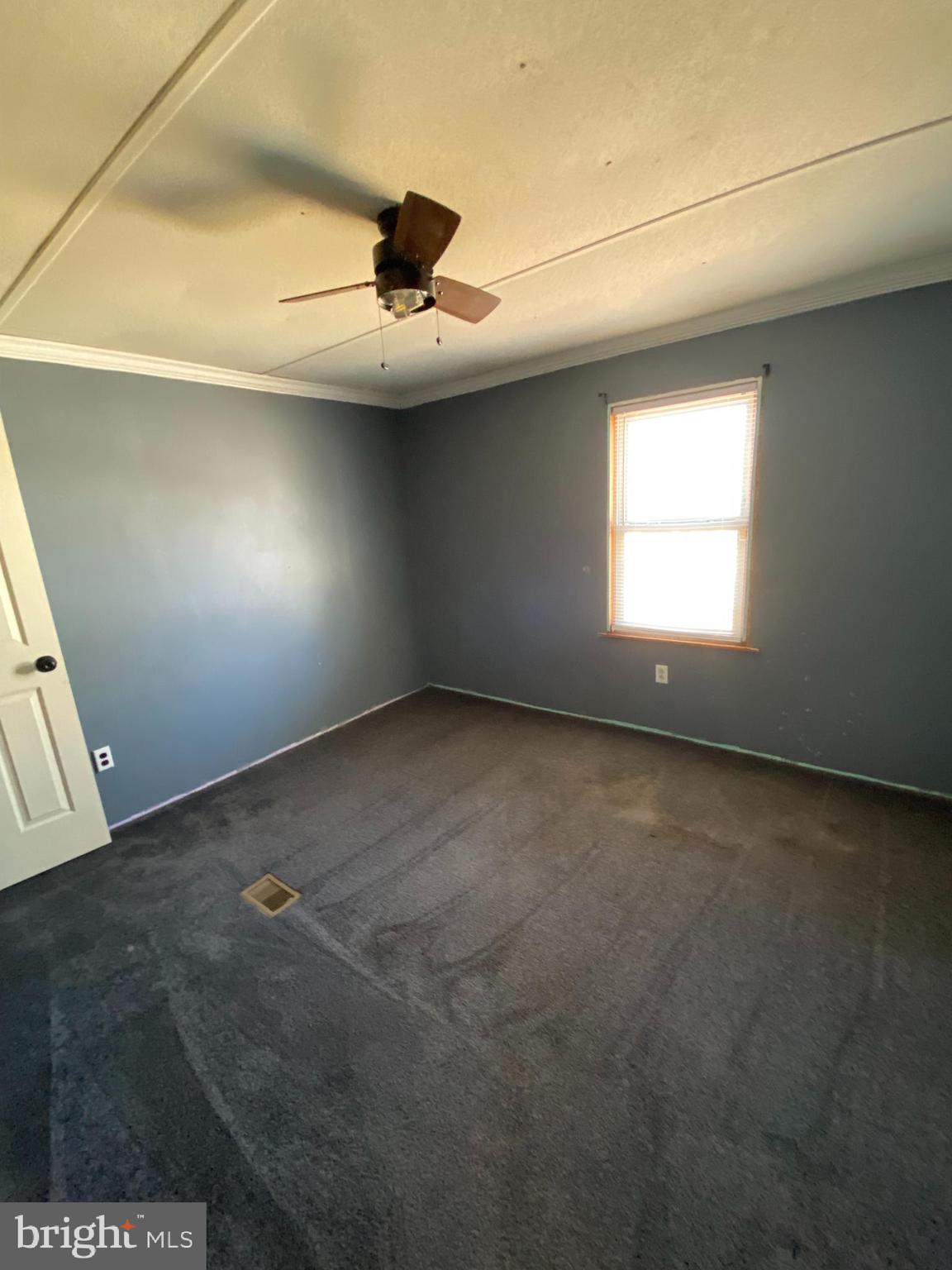 29 Chesapeake Estates York, PA 17408 - Photo 23 of 34 a view of an empty room with a window