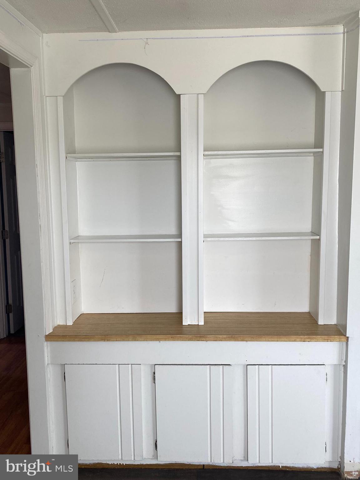 29 Chesapeake Estates York, PA 17408 - Photo 6 of 34 a view of wooden floor