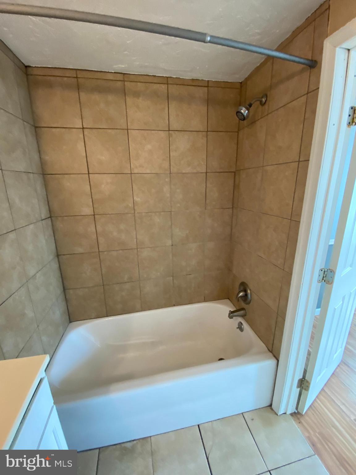 29 Chesapeake Estates York, PA 17408 - Photo 10 of 34 a bathroom with a bathtub and a shower