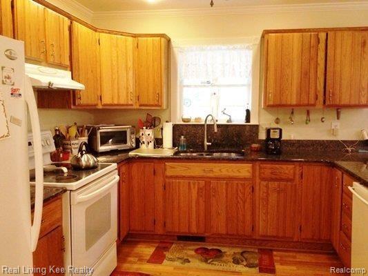 881 Brewer Road Leonard, MI 48367 - Photo 10 of 25 Kitchen.jpg