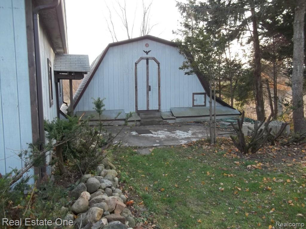 4891 Genesee Road Lapeer, MI 48446 - Photo 12 of 34 BARN.jpg