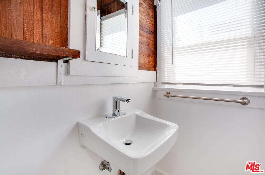 426 Rialto Avenue, Unit C Venice, CA 90291 - Photo 14 of 16