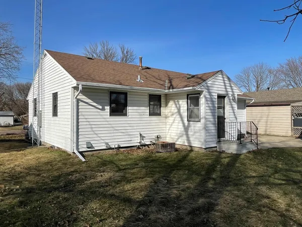 $214,900 | 618 9th Avenue Southeast, Waseca, MN 56093