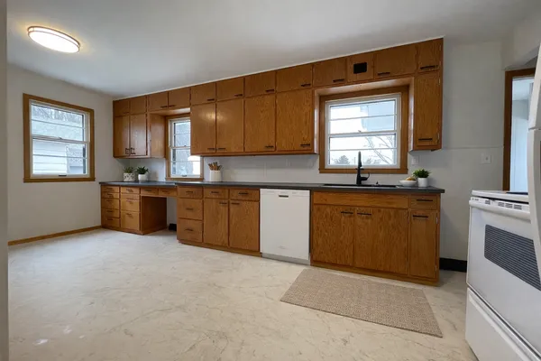 $214,900 | 618 9th Avenue Southeast, Waseca, MN 56093