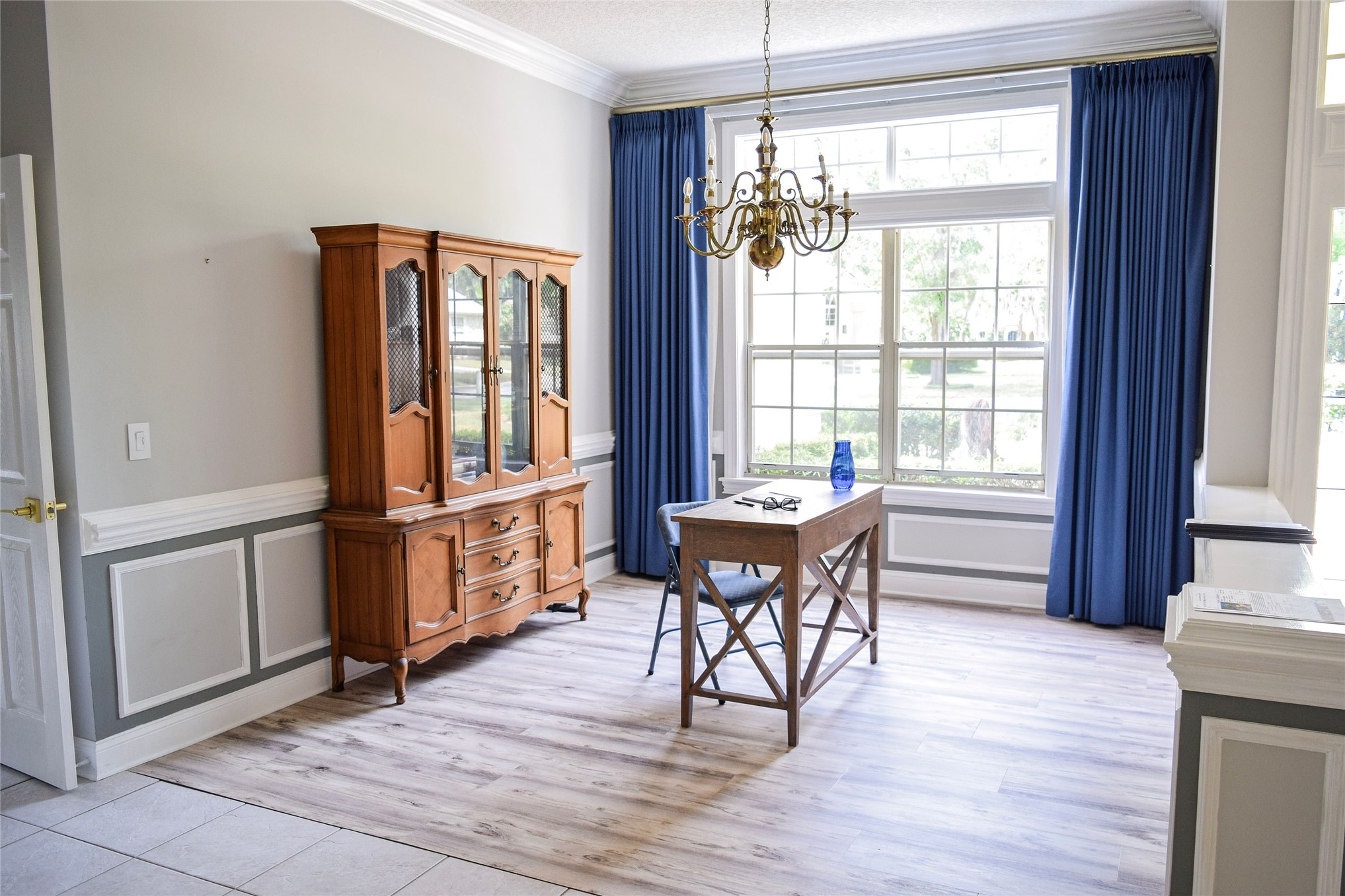 4433 Bean Street Fernandina Beach, FL 32034 - Photo 17 of 79 a dining room with wooden floor and furniture