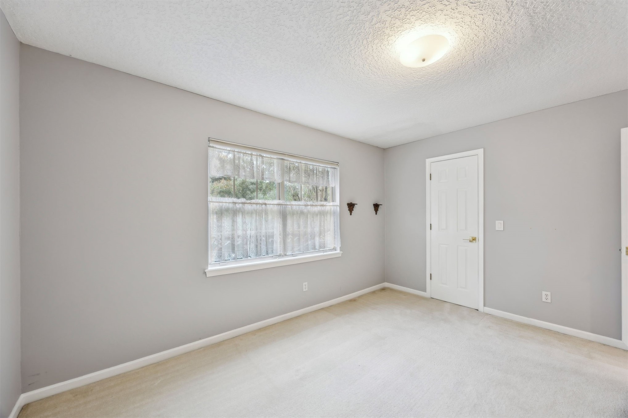 4433 Bean Street Fernandina Beach, FL 32034 - Photo 49 of 79 an empty room with a window
