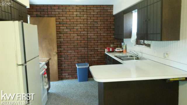 2395 Murphy Road Flint, MI 48504 - Photo 7 of 24 20452841-6.JPG