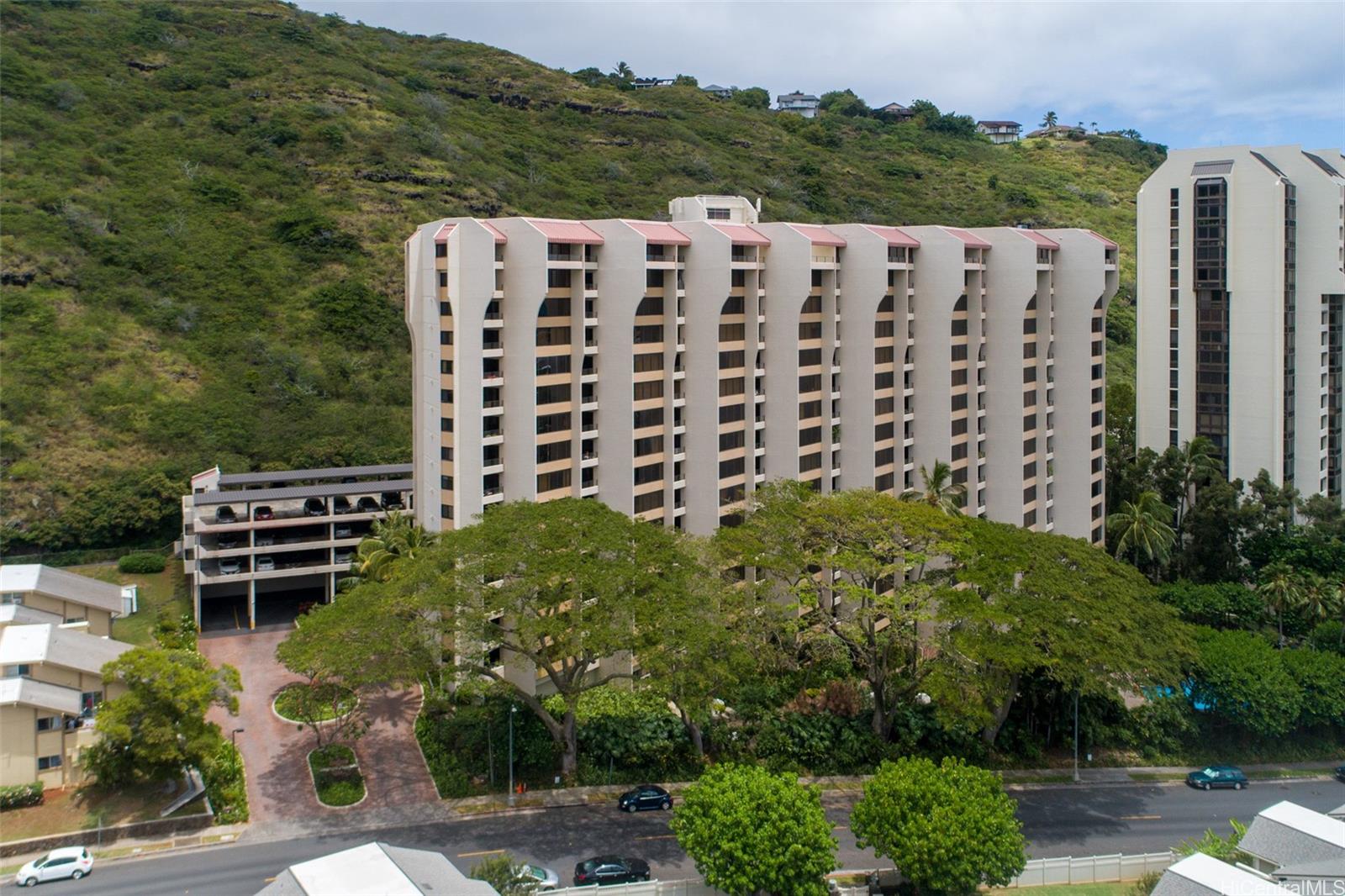 555 Hahaione Street, Unit 3E Honolulu, HI 96825 - Photo 24 of 25 a view of a building with a garden