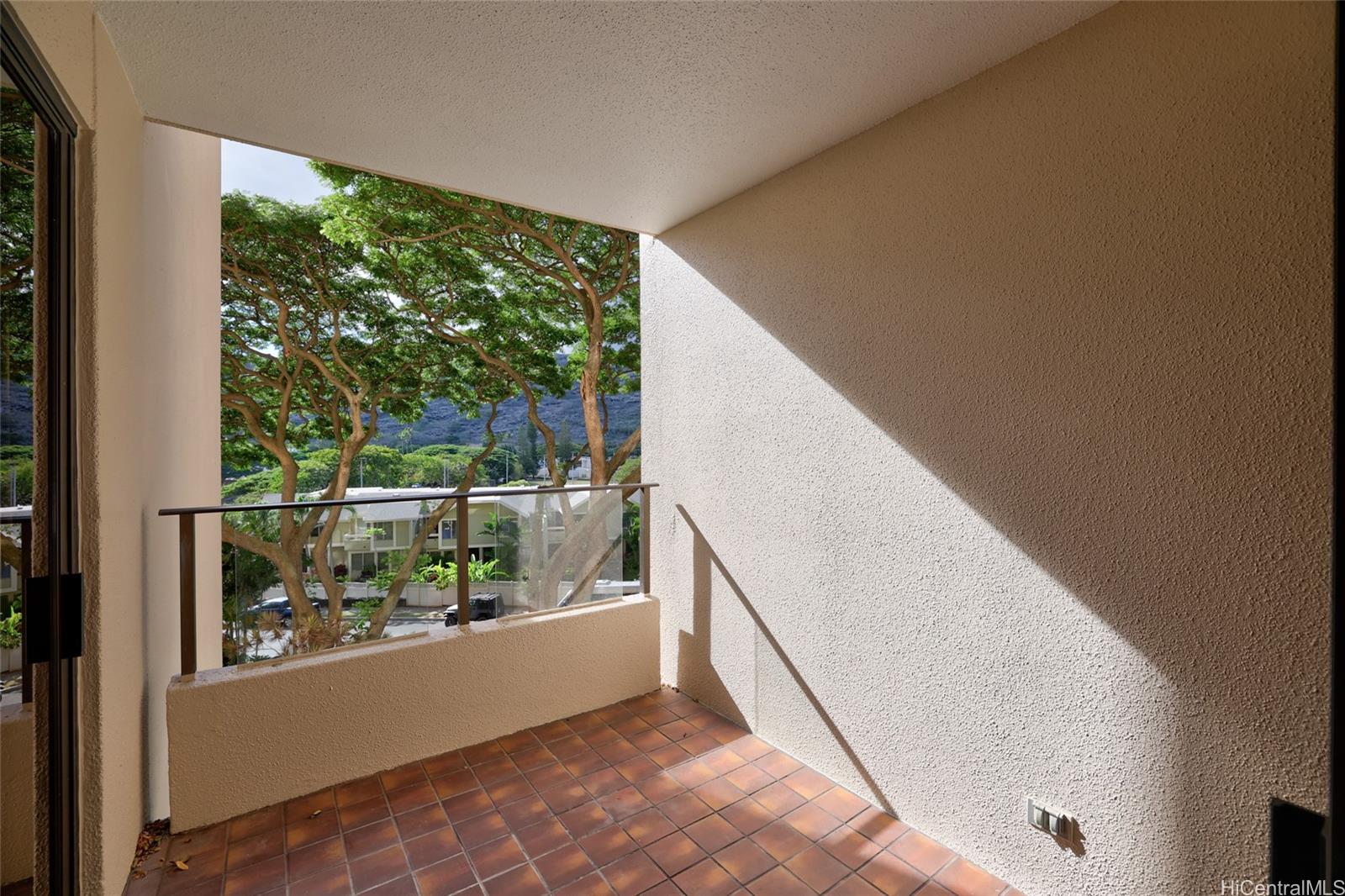 555 Hahaione Street, Unit 3E Honolulu, HI 96825 - Photo 5 of 23 Cozy balcony