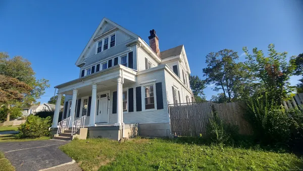 $2,300 | 15 Broad Street, Norwich, CT 06360