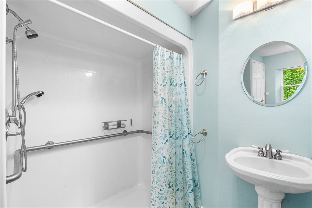 84 High Street Upton, MA 01568 - Photo 15 of 32