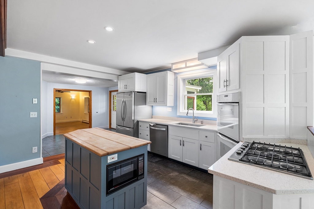 84 High Street Upton, MA 01568 - Photo 7 of 32