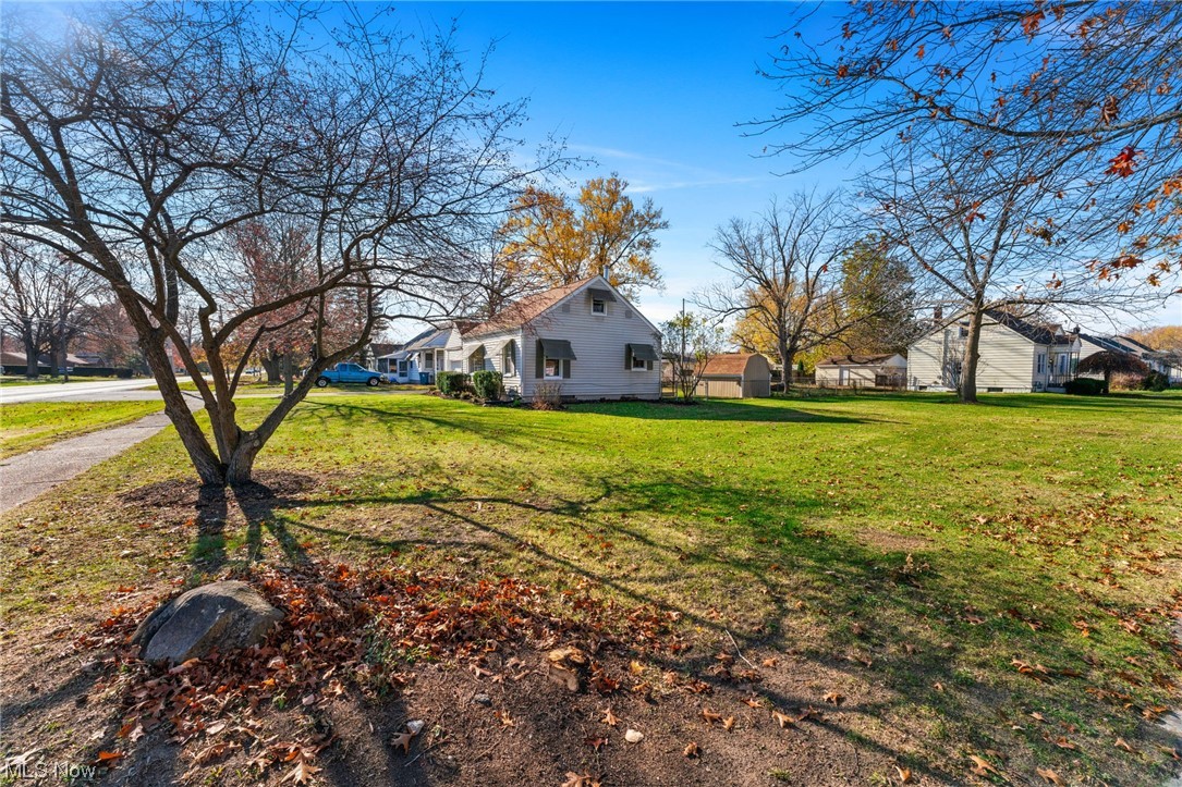 1006 Root Road Lorain, OH 44052 - Photo 6 of 35
