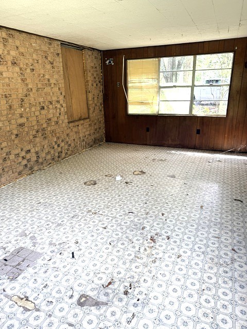 58 Roy Webb Road Huntsville, TX 77320 - Photo 7 of 31 Extra room just off the breakfast area.