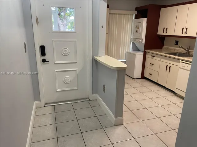 $2,000 | 1140 Northwest 85th Avenue, Unit A16, Plantation, FL 33322