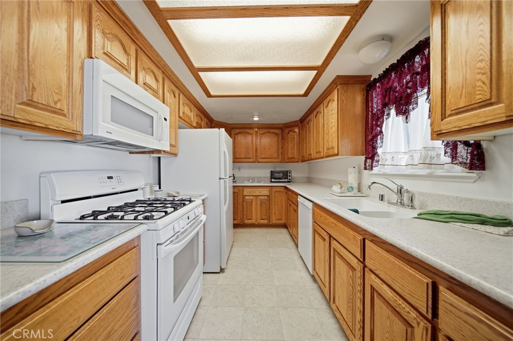11998 Omak Road Apple Valley, CA 92308 - Photo 8 of 25 Gallery Image 8