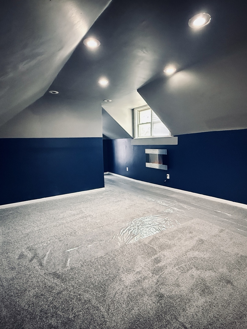 11725 South Morgan Street Chicago, IL 60643 - Photo 13 of 40 an empty room with a projector and windows