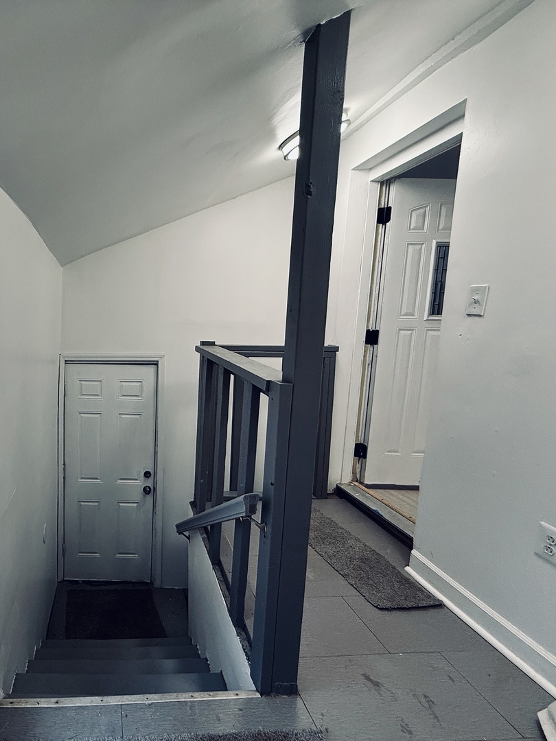 11725 South Morgan Street Chicago, IL 60643 - Photo 33 of 40 a view of a hallway with closet