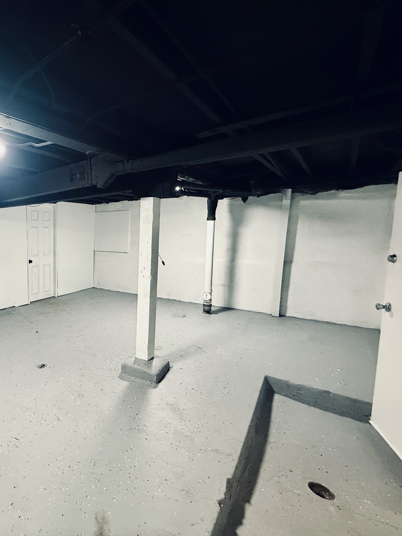 11725 South Morgan Street Chicago, IL 60643 - Photo 34 of 40 a view of a garage