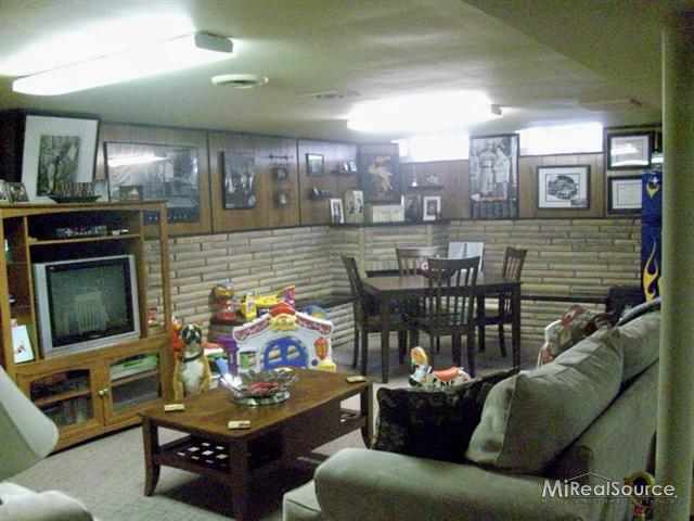 31629 Kelly Road Fraser, MI 48026 - Photo 17 of 18 31144431-16.JPG
