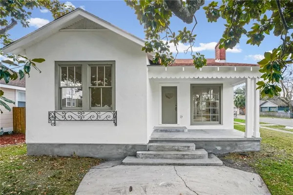 $2,100 | 42 Beauregard Drive, Gretna, LA 70053