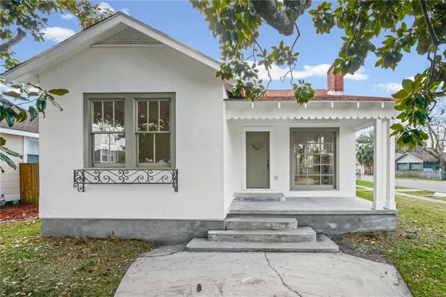 $2,200 | 42 Beauregard Drive, Gretna, LA 70053